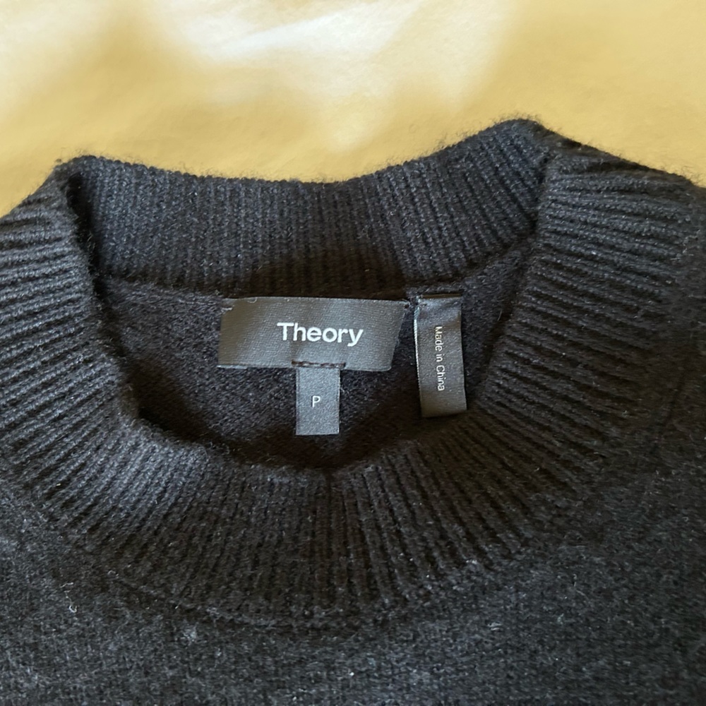 Women’s Theory Cashmere Crewneck Sweater in Black - Picture 4 of 9